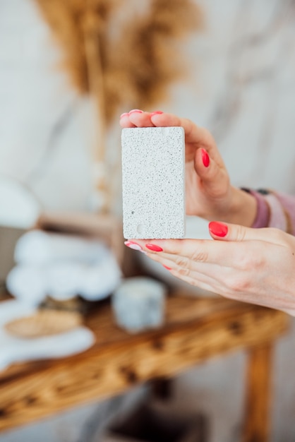 Piedra pómez en el baño