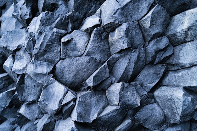 Piedras de basalto como fondo Reynisfjara Beach Islandia Rocas afiladas Fotografía para el diseño Texturas en la naturaleza