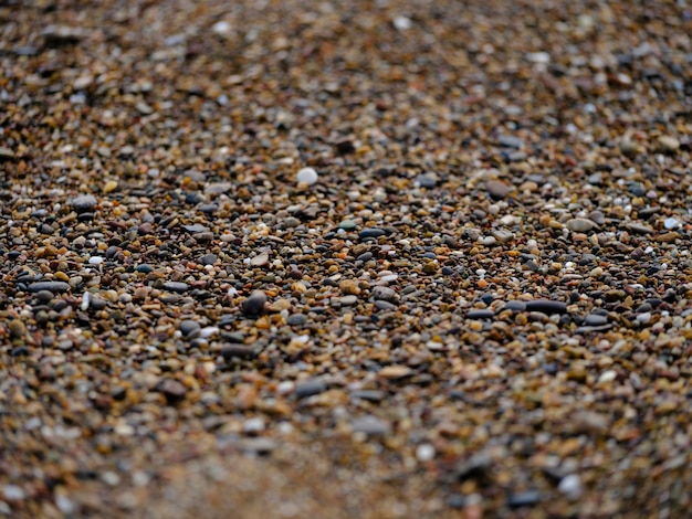 Piedras de colores en la playa