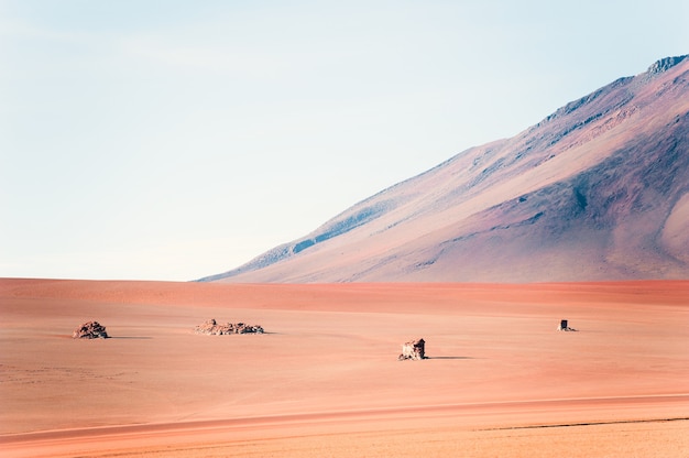 Piedras en el "desierto de Salvador Dalí" en la meseta Altiplano, Bolivia