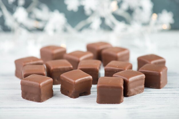 Piedras de dominó, un dulce navideño tradicional alemán con pan de jengibre, mazapán y mermelada