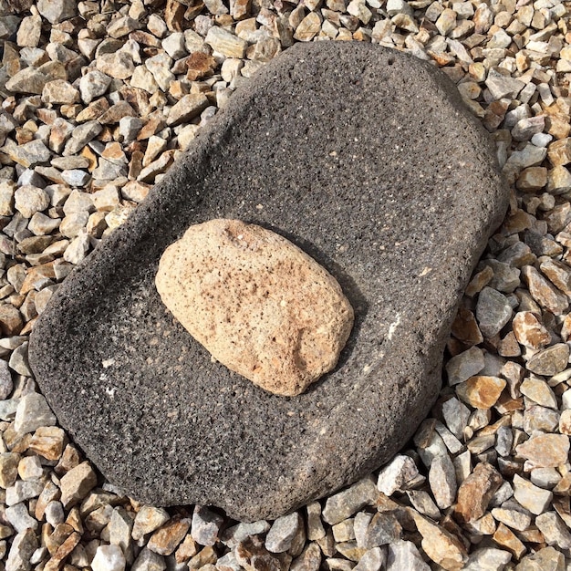 Foto las piedras en la grava.