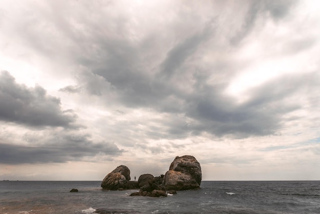 Piedras en el Océano Índico.