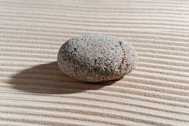 Piedras sobre arena, jardín zen de meditación japonesa