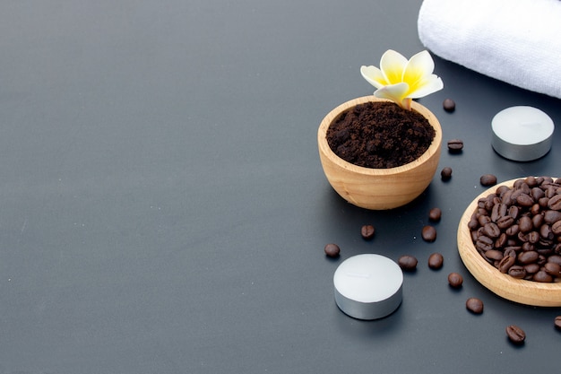 Piel saludable. exfoliante de café para spa