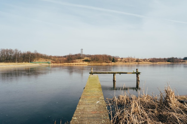 Foto pier am see gegen den himmel