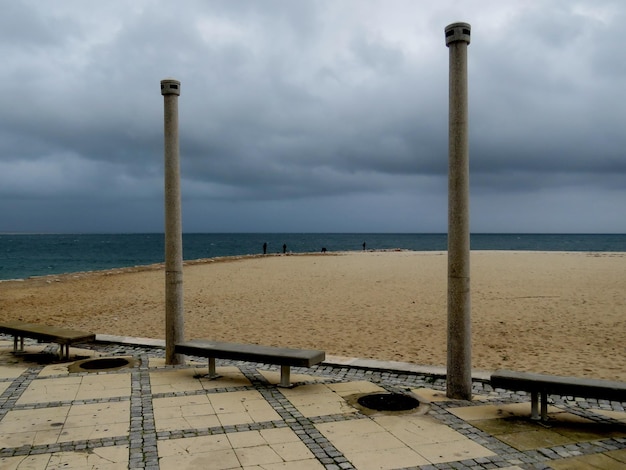 Foto pier auf dem meer gegen bewölkten himmel