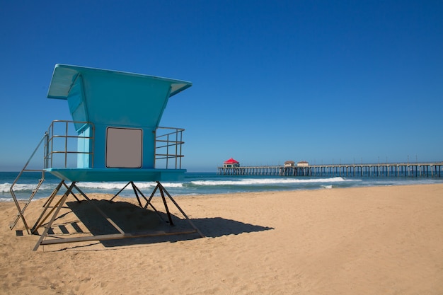 Pier de Huntington beach Surf City EUA com torre de salva-vidas