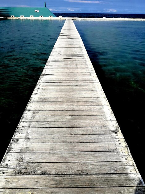 Pier sobre o mar