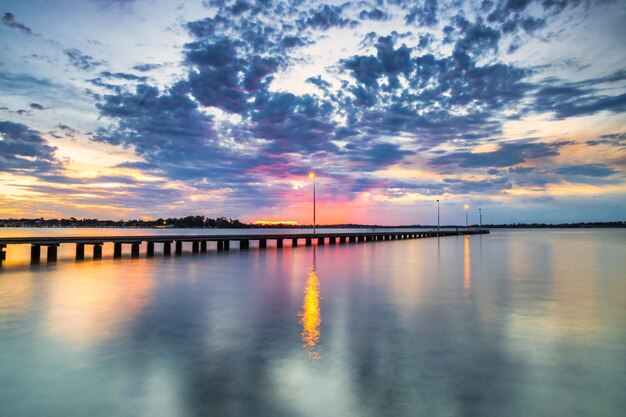 Foto pier über dem meer gegen den himmel bei sonnenuntergang