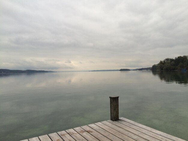 Foto pier über dem see gegen den himmel