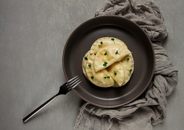 Pierogi ein traditionelles Gericht der polnischen Küche Knödel Draufsicht Nahaufnahme keine Menschen