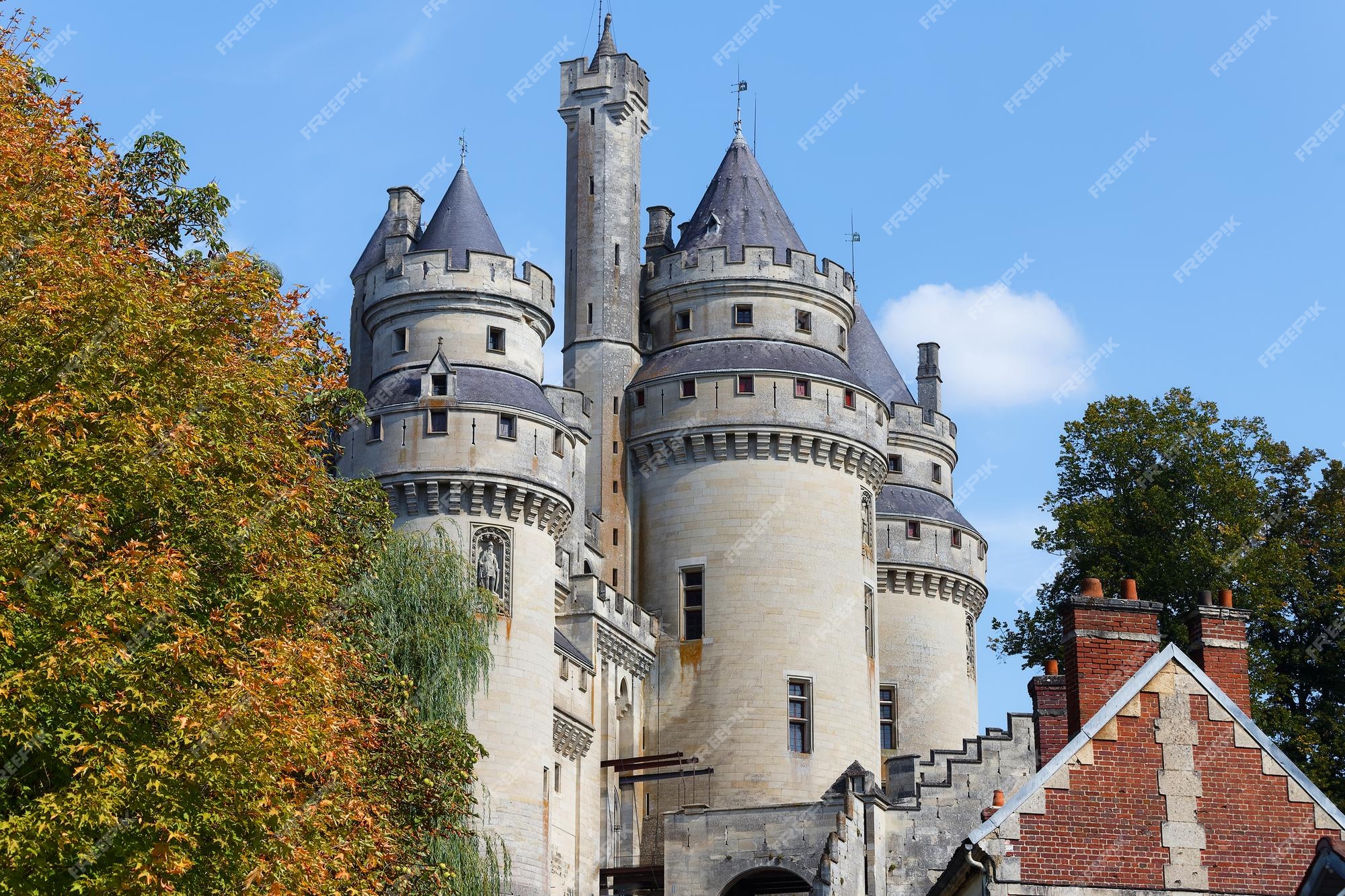 Pierrefonds é um castelo situado na comuna de pierrefonds na região da  picardia frança | Foto Premium