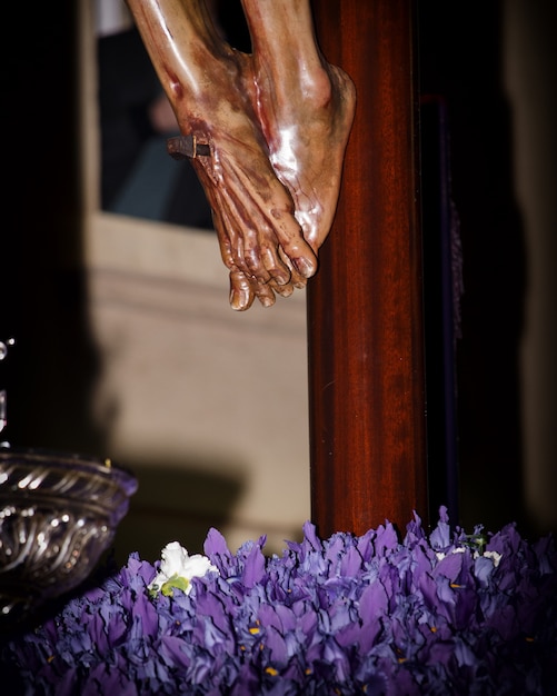 Pies de Cristo crucificado