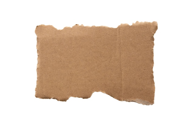 Pieza de papel de cartón marrón aislada sobre un fondo blanco