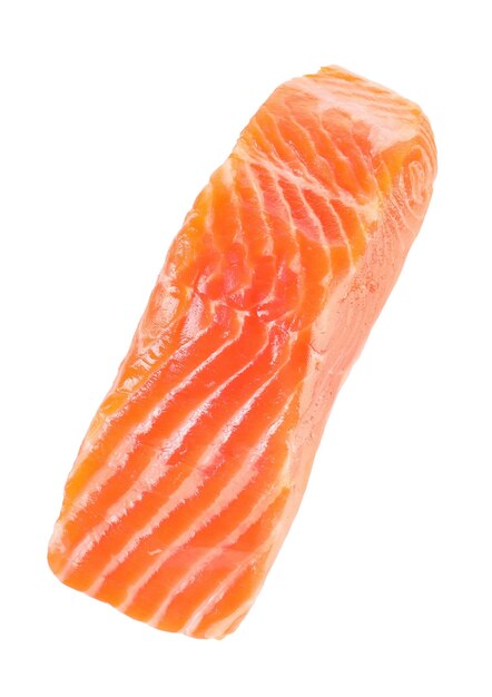 Piezo de salmón crudo aislado en marisco blanco