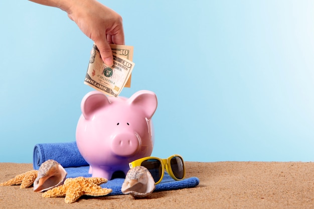 Piggy Bank en vacaciones en la playa