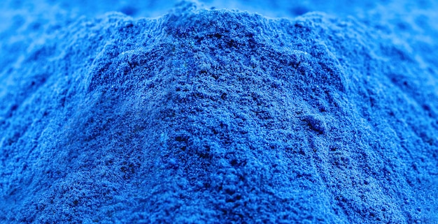 Pigmento azul de óxido de cobalto usado na indústria cerâmica como aditivo para criar esmaltes azuis na indústria química para produzir sais de cobalto MACROFOTOGRAFIA