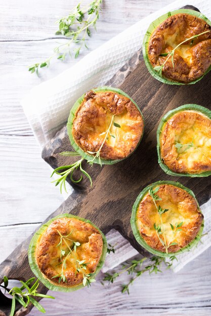 Pikante Cheddarkäse-Lauch-Mini-Quiches