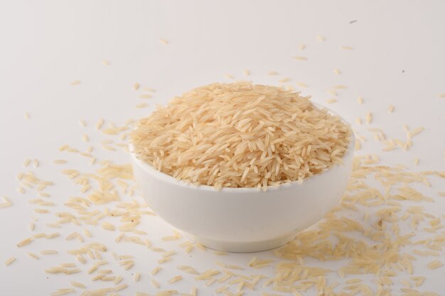 Pila de arroz integral en blanco