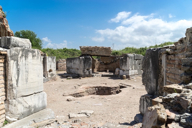 Pila bautismal en la iglesia de María en la antigua ciudad de Éfeso en Selcuk, Turquía