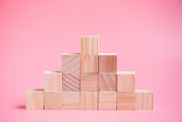 Foto pila de bloques de construcción de cubo de madera