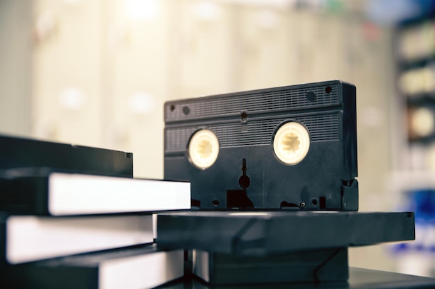 Pila de cinta de videocasete VHS en la pila de reproducción de video
