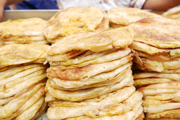 Pila de exhibición de roti chapati para la venta