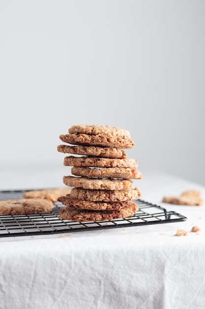 Pila de galletas de avena caseras