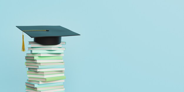 Pila de libros con sombrero de graduación