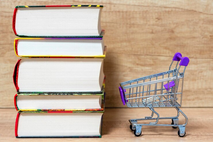 Pila de libros. Trolley. Concepto de comercio de libros, negocio de libros, precio del conocimiento.