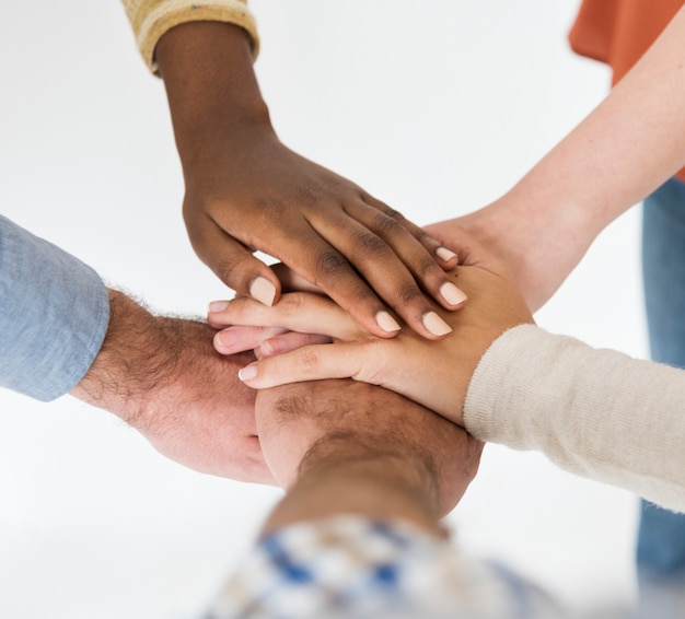 Foto pila de manos unidad trabajo en equipo personas diversas