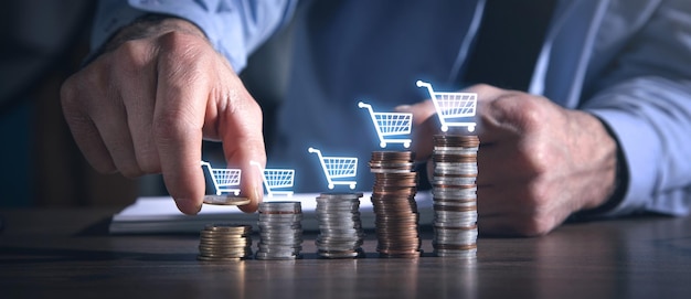 Pila de monedas con carritos de compras Negocios de compras