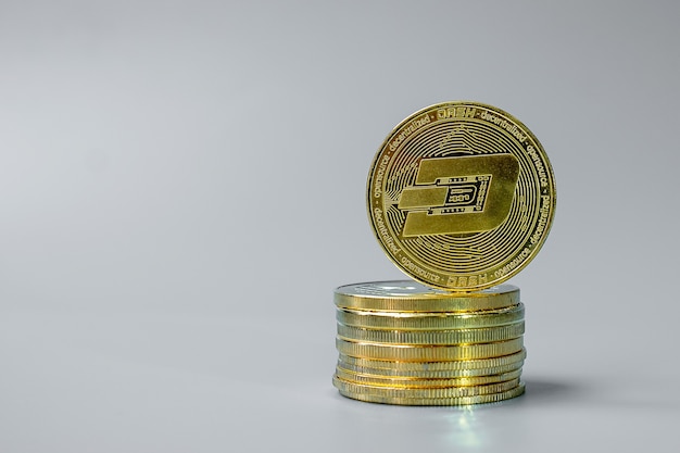 Pila de monedas de criptomoneda Golden Dash