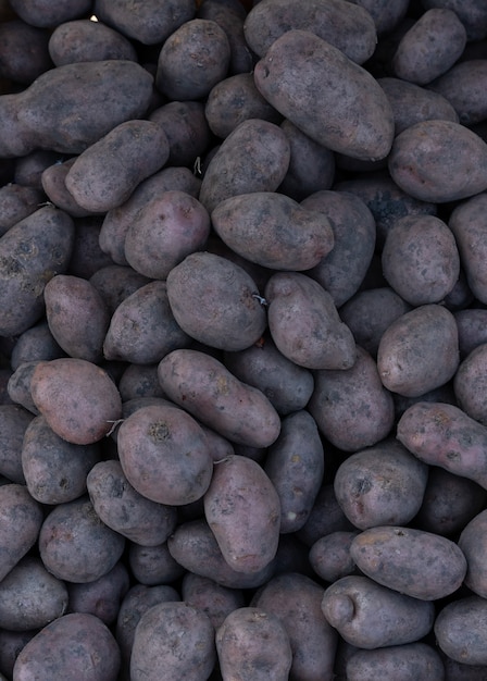 Pila de papas en el mercado