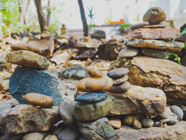 Foto una pila de piedras.