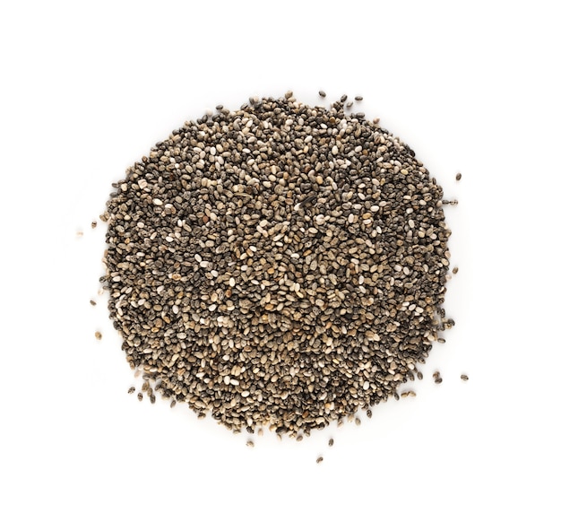 Pila de semillas de chía aislado sobre fondo blanco. Salvia Hispanica también conocida como Superfood Top View