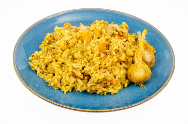 Pilaf con filete de pollo. Menú de dieta. Foto de estudio.