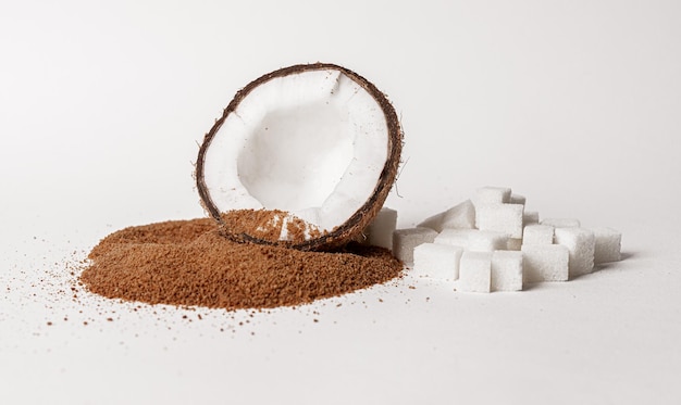 Pilha de açúcar mascavo de coco Ingrediente doce de frutas de noz de coco vs adoçante refinado branco
