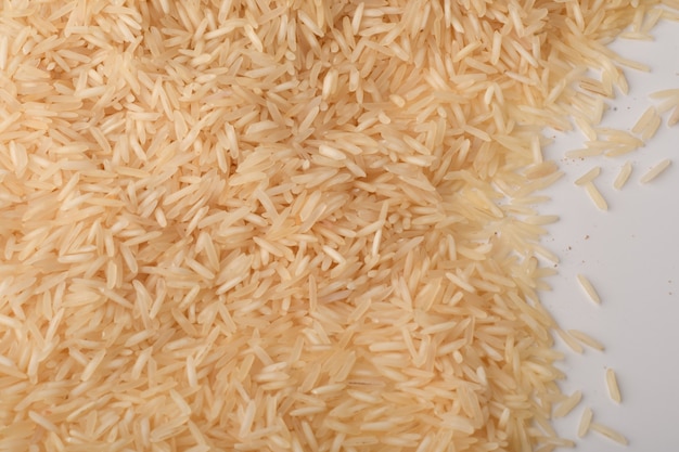 Pilha de arroz integral em branco