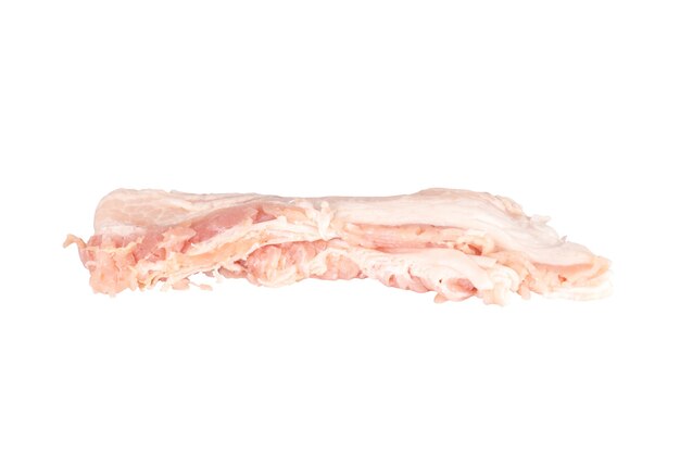 Pilha de bacon fresco isolada no fundo branco.