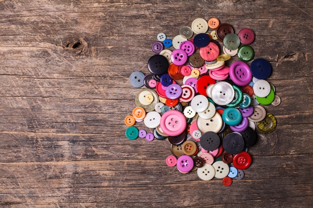 Foto pilha de botões coloridos