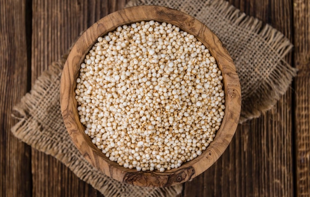 Pilha de foco seletivo de Quinoa inchado