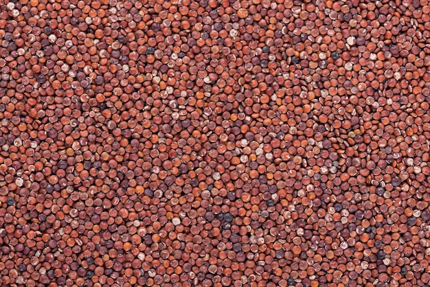 Pilha de fundo de sementes de quinoa vermelha de vista superior de kinwa cru