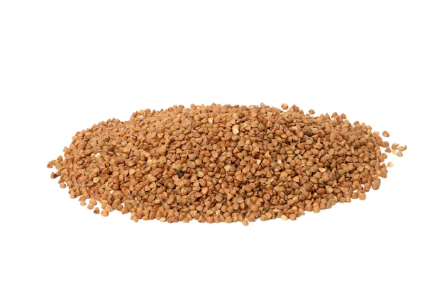 Pilha de grãos de trigo sarraceno crus. Grumos