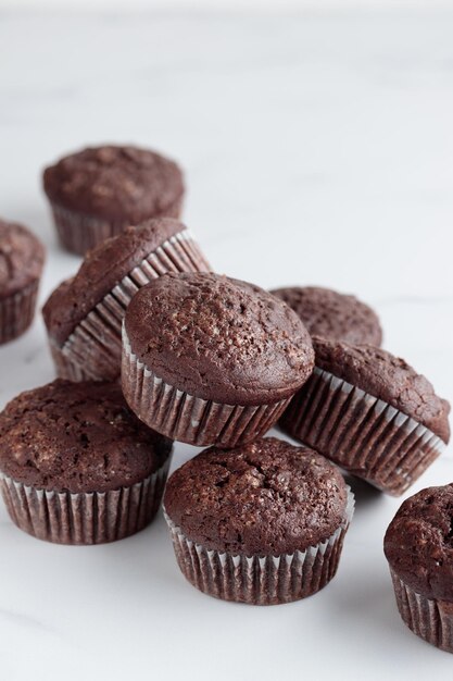 Pilha de muffins de chocolate