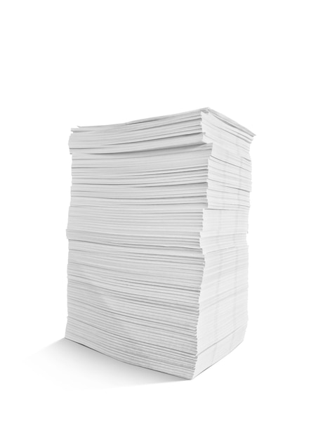 Foto pilha de papéis isolados em um fundo branco