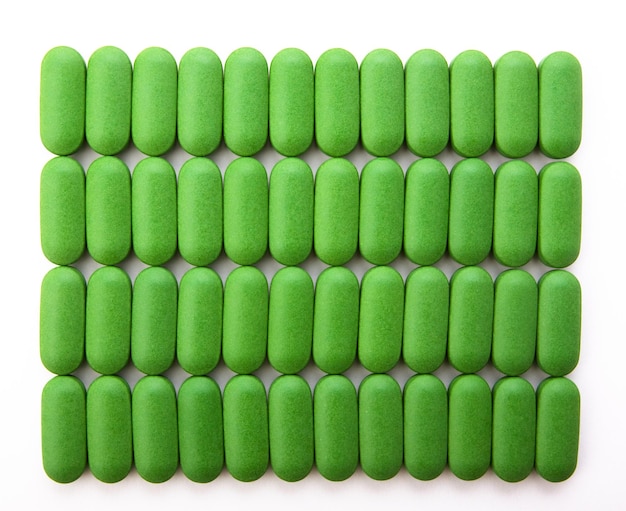 Pilha de pílulas verdes