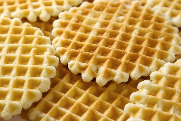 Pilha de waffles belgas como foco seletivo de fundo