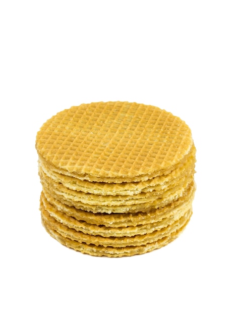 Pilha de waffles caseiros frescos com creme de caramelo, isolado em um fundo branco. Bolos caseiros frescos.